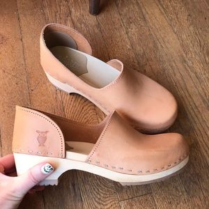 Sandgrens Brett Low Clog in Nude Vegetable Tan